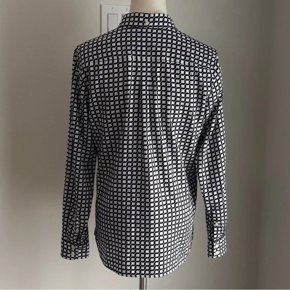 GAP Black and White Geometric Button Down Shirt, size Medium - Picture 4 of 12